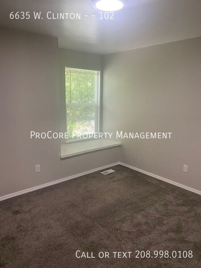 Building Photo - 6635 W Clinton Ln