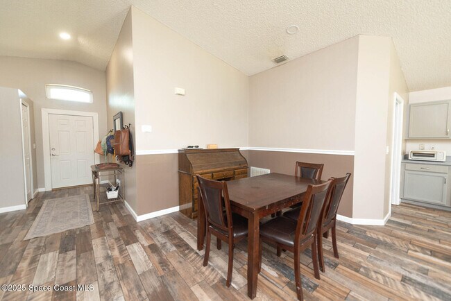 Building Photo - 2667 Deercroft Dr