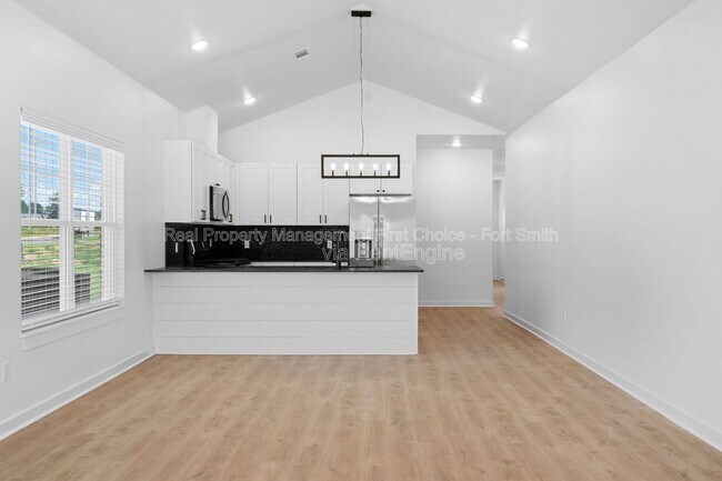 Building Photo - 8701 Cantera Dr