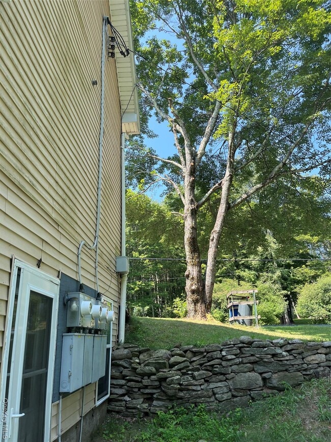 Building Photo - 161 White Sulphur Rd