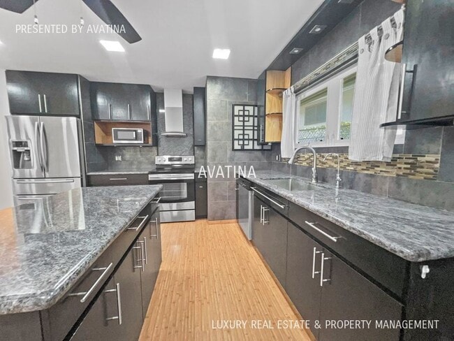 Building Photo - 736 N Kuakini St