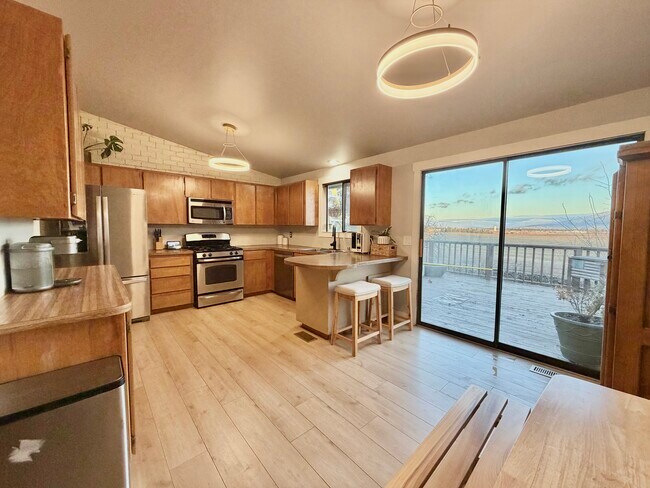 Building Photo - 2028 N Havichur Loop