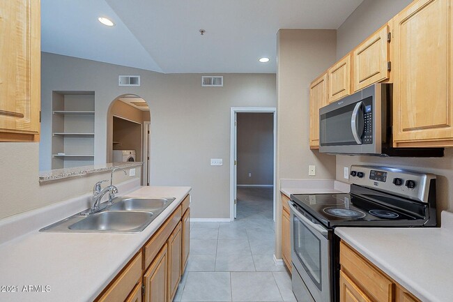 Building Photo - 2929 W Yorkshire Dr