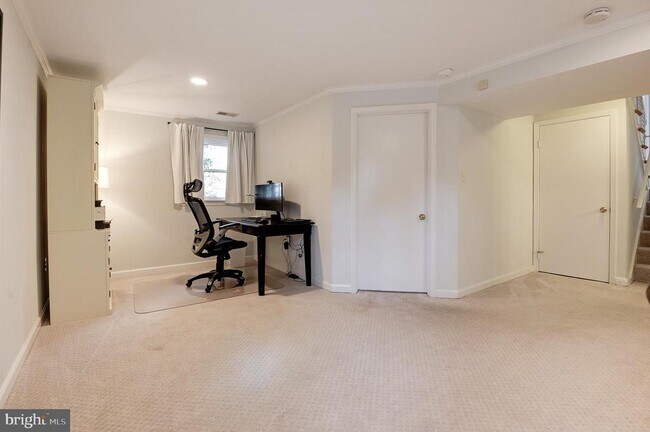 Building Photo - 8805 Honeybee Ln