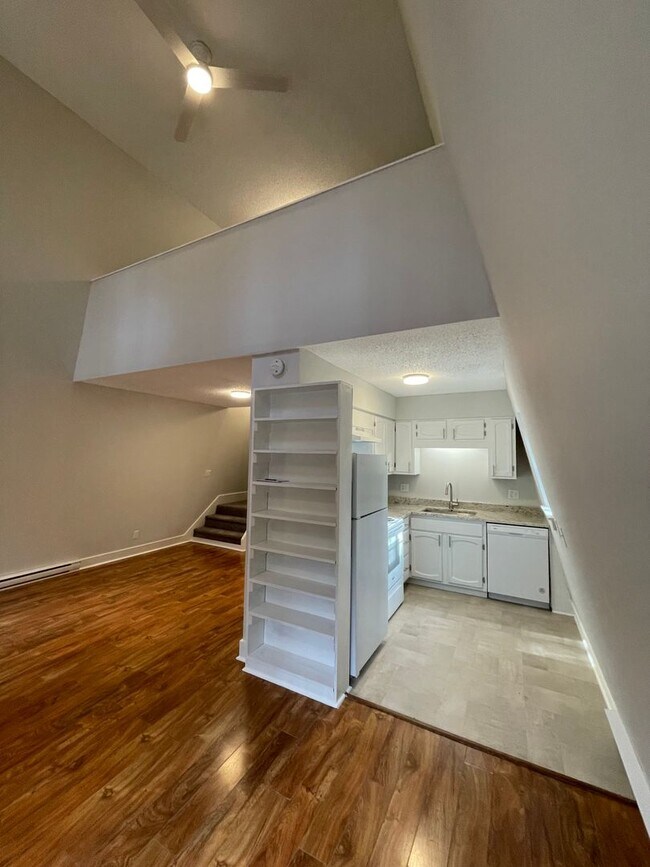 Building Photo - Fairview Rental!