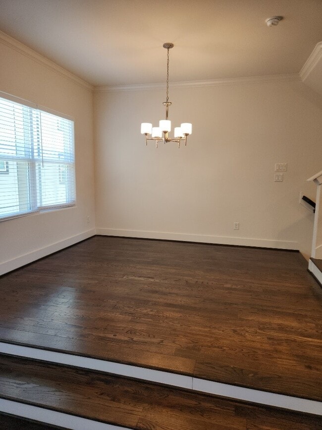 Building Photo - 1333 W 22nd St