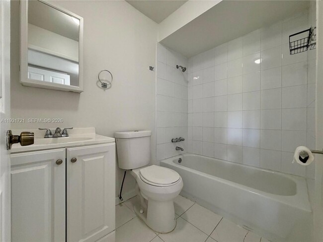 Building Photo - 10651 SW 108th Ave