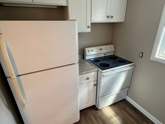 Building Photo - Beautiful 3/1 in Clearwater Available Now!
