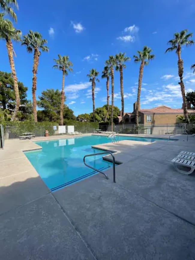 Building Photo - 211 Mission Laguna Ln