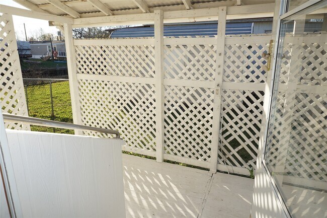 Building Photo - 8977 Gladewood