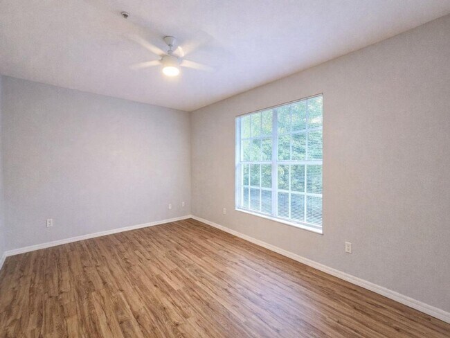 Building Photo - Annual 2/2 Condo with Flex Room in River Preserve Featuring Community Pool