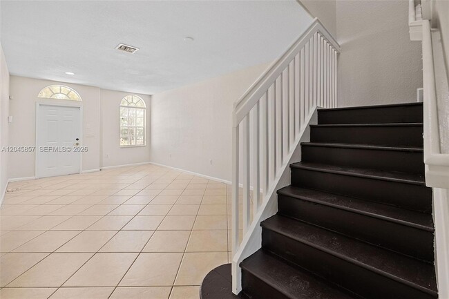 Building Photo - 8401 SW 25th Ct