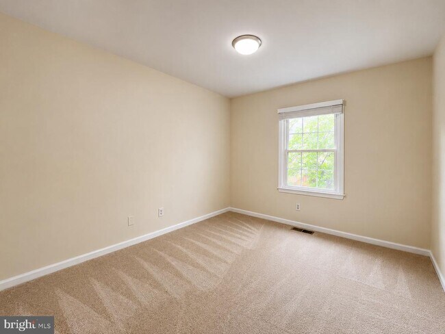 Building Photo - 9316 Arlington Blvd