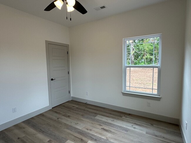 Building Photo - BRAND NEW 4 BED 3 BATH in WAYNESVILLE