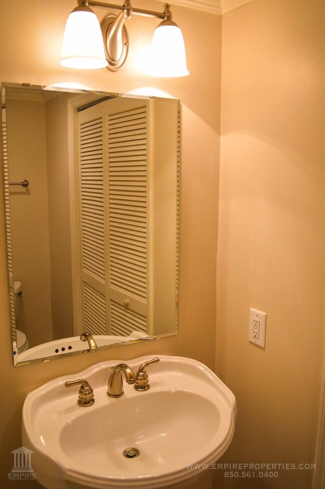 Building Photo - Downtown Condo in The Tennyson