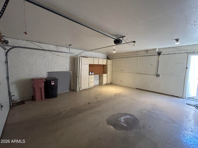 Building Photo - 5100 N Miller Rd