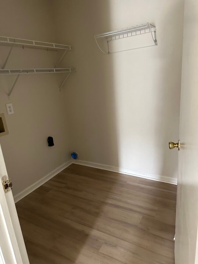 Building Photo - 3891 Almon Dr