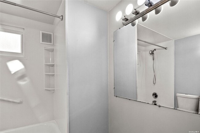 Building Photo - 675 S Long Beach Ave