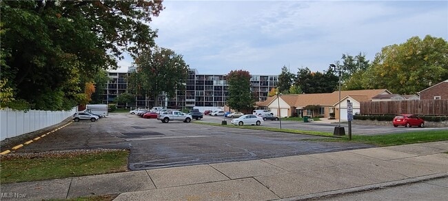 Building Photo - 2331 E Market St