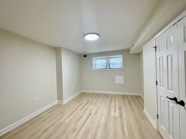 Building Photo - 4845 N Kostner Ave