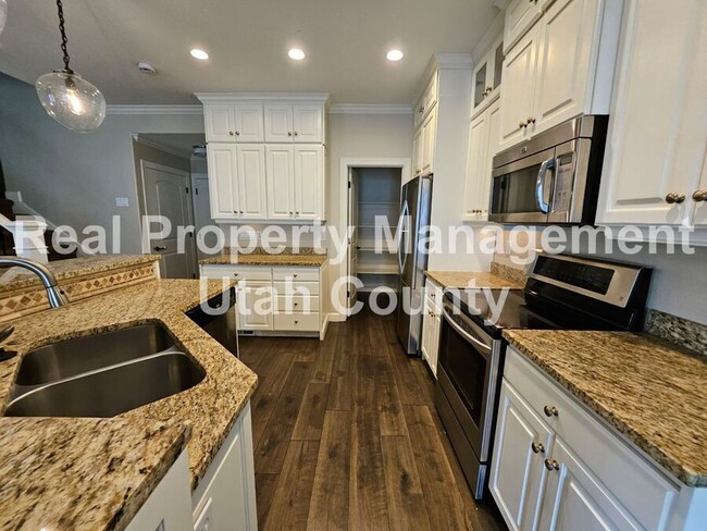 Building Photo - 950 N 940 W