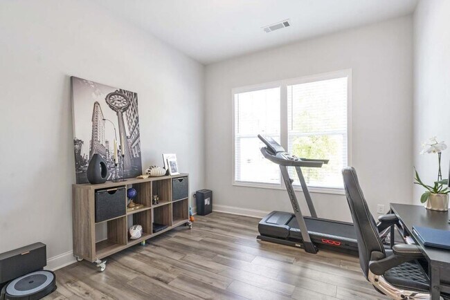 Building Photo - 2595 Whistler Wy NE