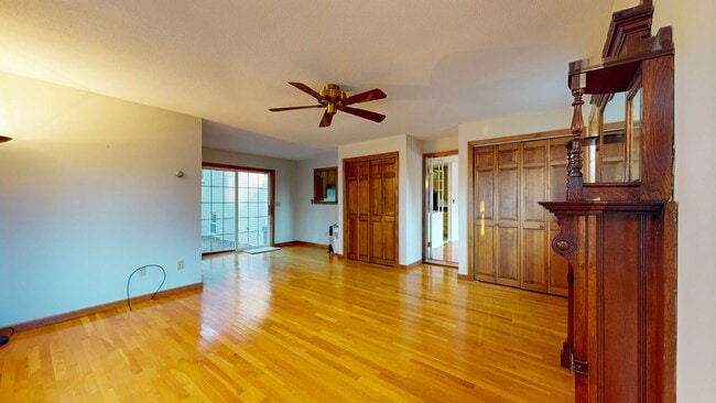 Building Photo - 3 Bedroom Split Level in Woodbridge