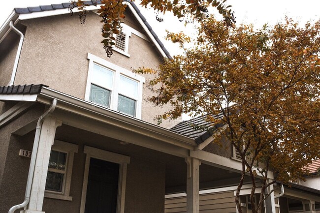 Building Photo - 103 Pelican St