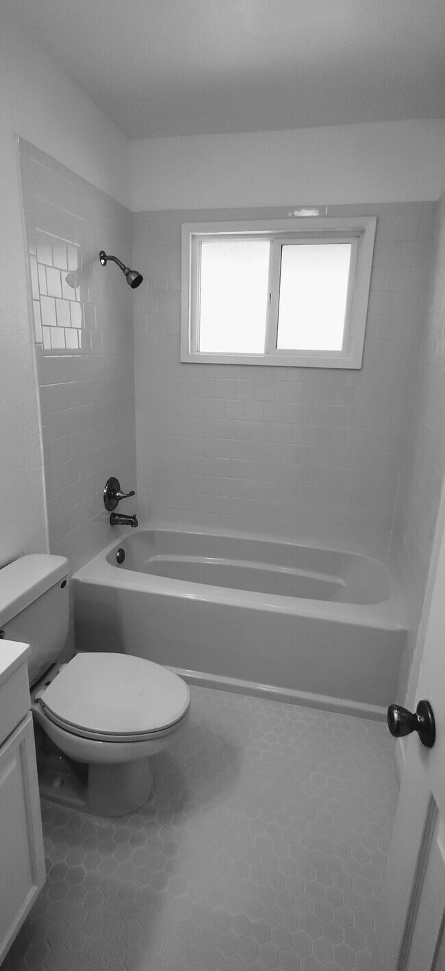 Building Photo - 6216 Stanley Ave