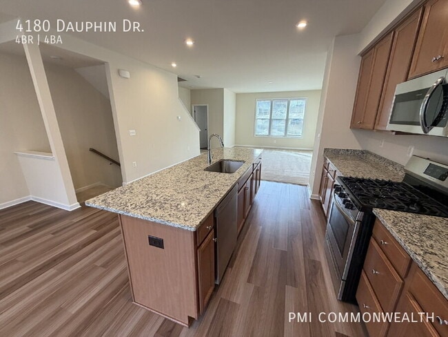 Building Photo - 4180 Dauphin Dr