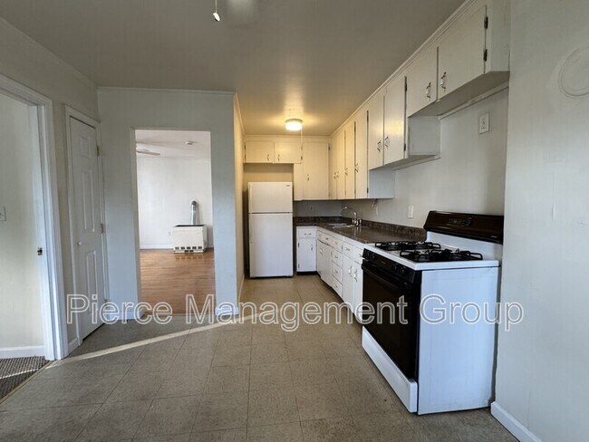 Primary Photo - 529 Massabesic St