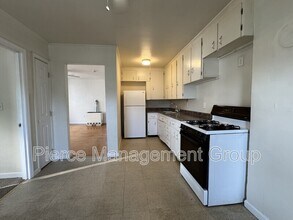 Building Photo - 529 Massabesic St