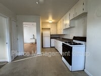 Building Photo - 529 Massabesic St