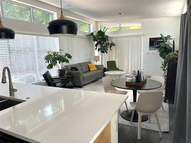 Building Photo - 1159 Perry Rd