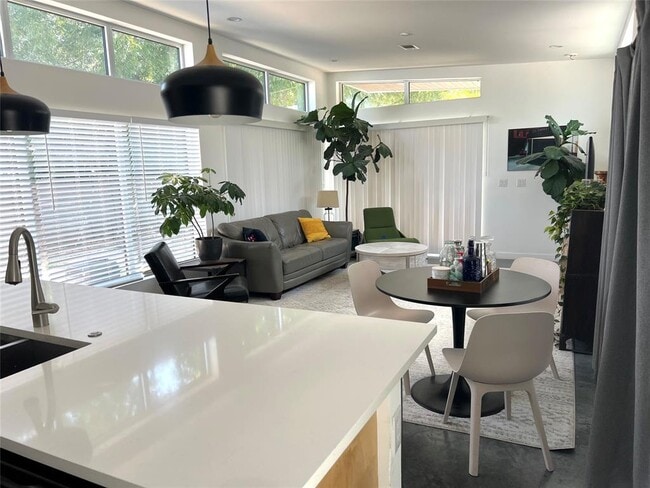 Building Photo - 1163 Perry Rd