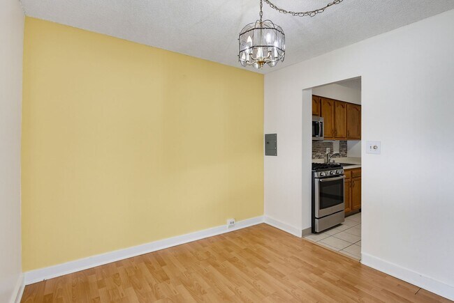 Building Photo - 5911 Tamar Dr