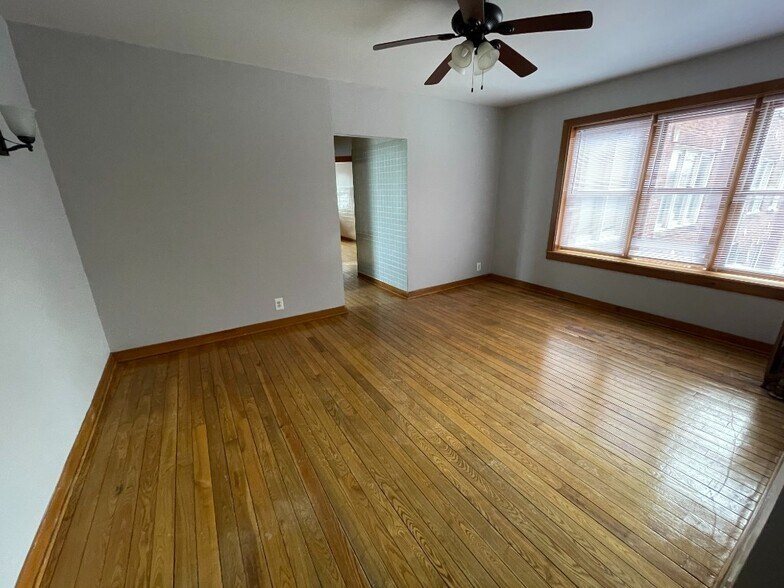 Building Photo - 5039 N Springfield Ave