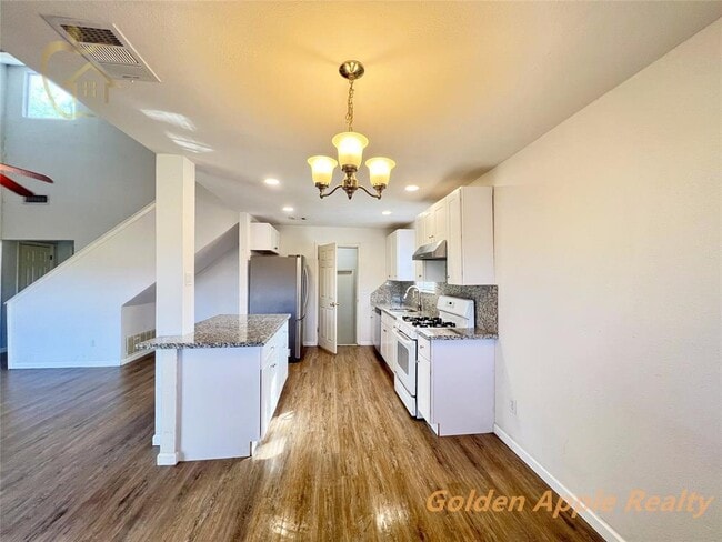 Building Photo - 4904 Cabob St