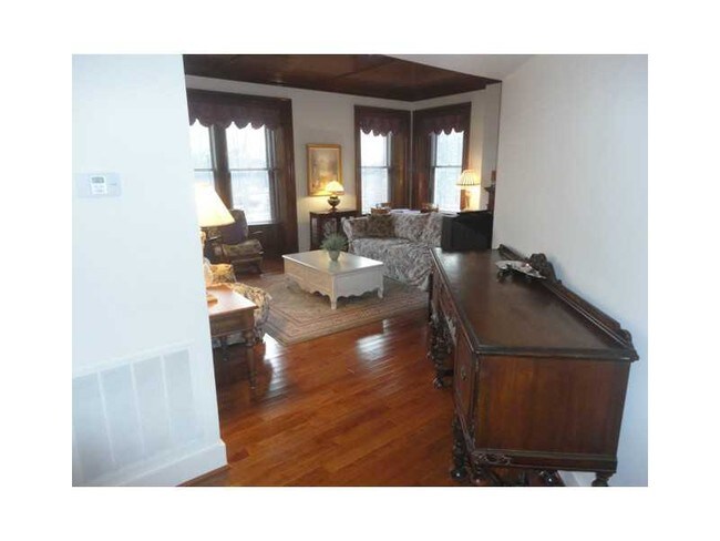 Building Photo - 364 Bellevue Ave