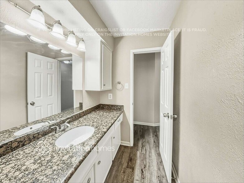 Building Photo - 1824 Meadow Creek Dr