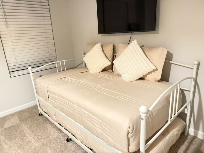 Building Photo - 1371 Speedway St