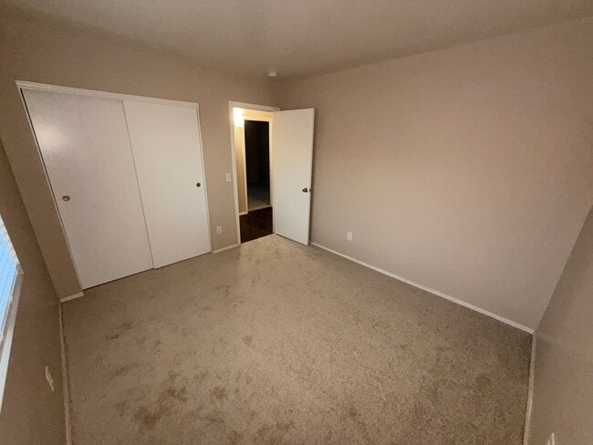 Building Photo - Refinished 4 by 2.5 Avondale Home - Corner...