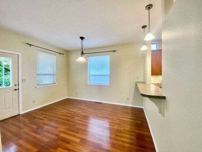 Building Photo - *$1,000 Off 1st Month's Rent!* Well-Kept Three Bedroom Home in West Salem