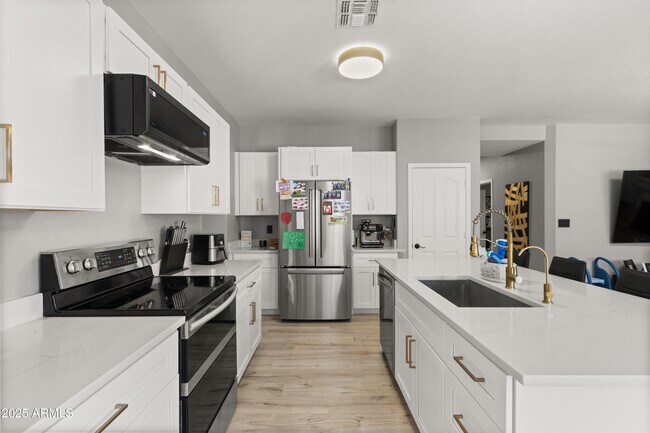 Building Photo - 1018 E Silverwood Dr