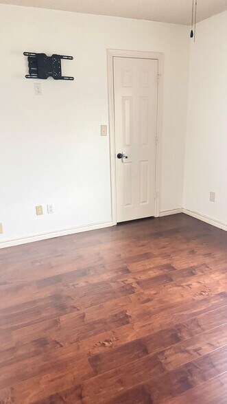 Building Photo - 7011 Cottonwood Cir