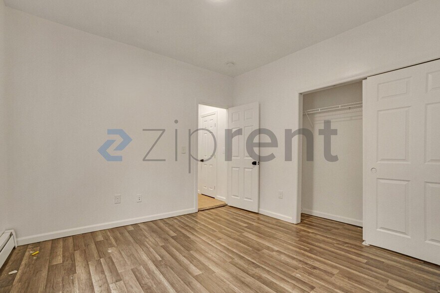 Building Photo - Unit 3R