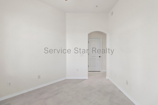 Building Photo - 11000 N 77th Pl