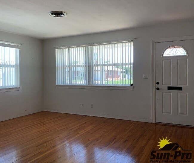 Building Photo - 227 Ponce De Leon Dr