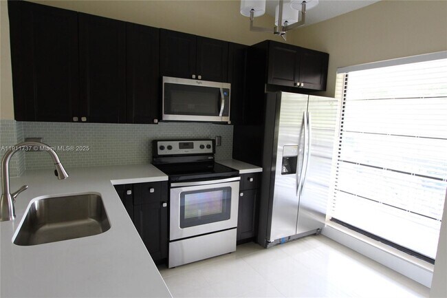 Building Photo - 2720 S Oakland Forest Dr