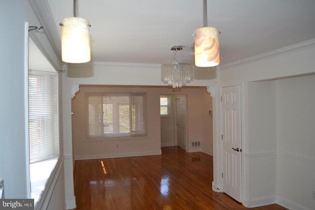 Building Photo - 425 Kennedy St NE
